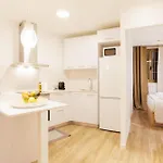 Appartement Bravissimo Auriga, Old Town Retreat *