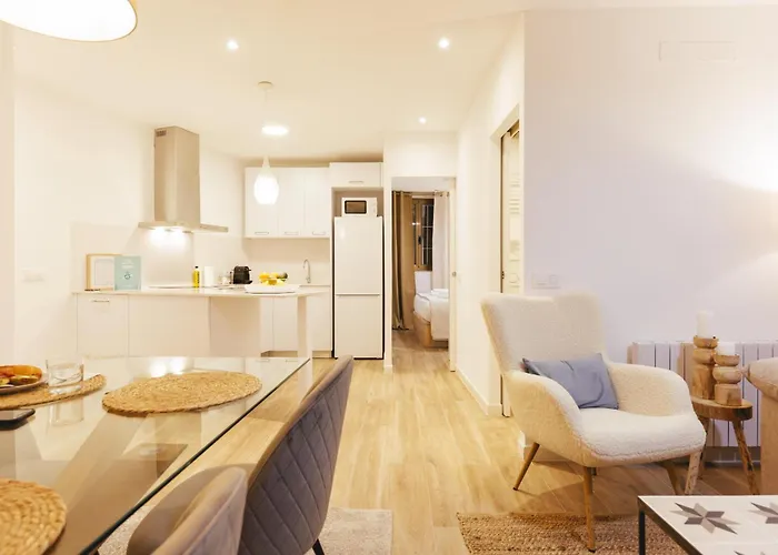 Bravissimo Auriga, Old Town Retreat