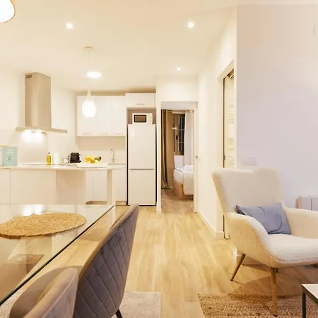 Bravissimo Auriga, Old Town Retreat